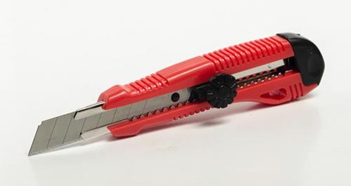 CUCHILLA DE CORTE PLÁSTICA TWIST-LOCK HOJA DE 18 MM. (SX754)