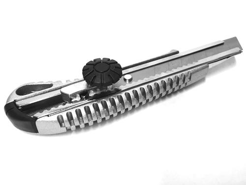 CUCHILLA DE CORTE METÁLICA PROFESIONAL TWIST-LOCK HOJA DE 18 MM. (SX98)