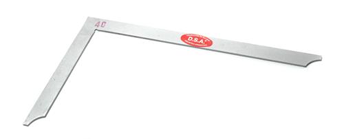 ESCUADRA DE HIERRO PARA ALBAÑIL D.S.A. DE 30 CM.