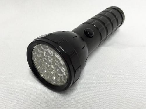 LINTERNA ALUMINIO DE 3 ELEMENTOS TIPO AAA 28 LEDS