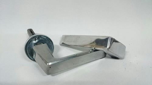 MANIJA DE ALUMINIO BISELADA PERNO MEDIANO