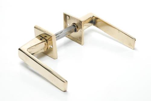 MANIJA DE BCE.PULIDO, BISELADA ROSETA CUADRADA PERNO LARGO