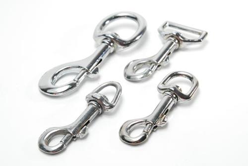 MOSQUETÓN DE ZAMAK CROMADO DE OJO GRANDE PASACINTA