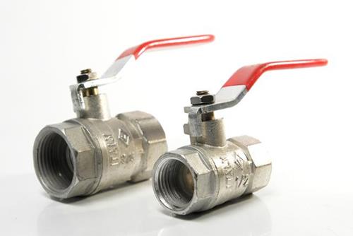 VÁLVULA ESFÉRICA DE ALEACIÓN DE 1/2 (O. CHINA)